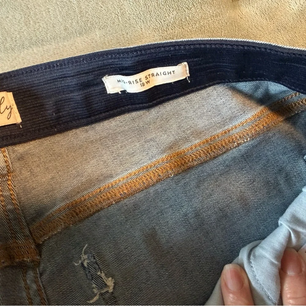 Wonderly Straight Leg Jeans in Deep Blue - Picture 2 of 6